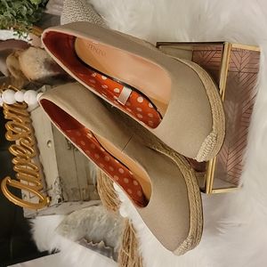 Merona Beige size 9 canvas espadrille wedges